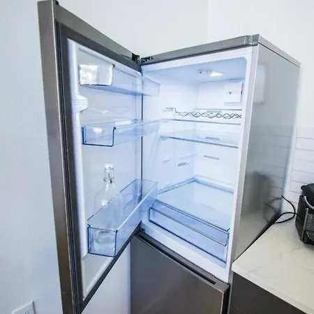 Free Parking, Close To Subway, Center Location *