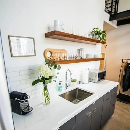 Free Parking, Close To Subway, Center Location *