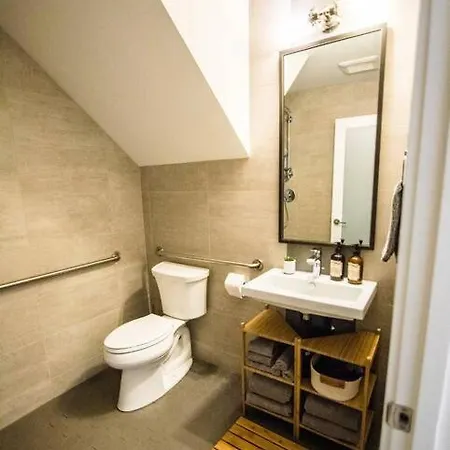 Free Parking, Close To Subway, Center Location Appartamento