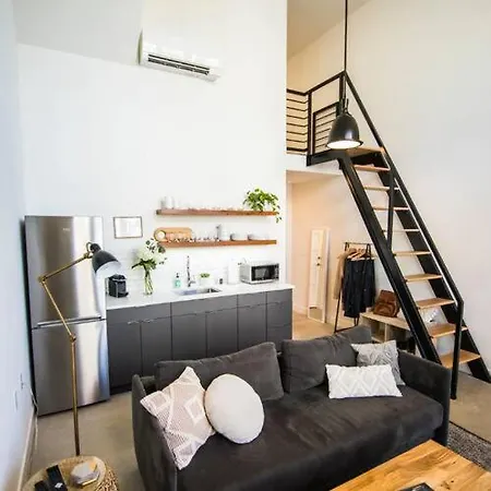 Free Parking, Close To Subway, Center Location *